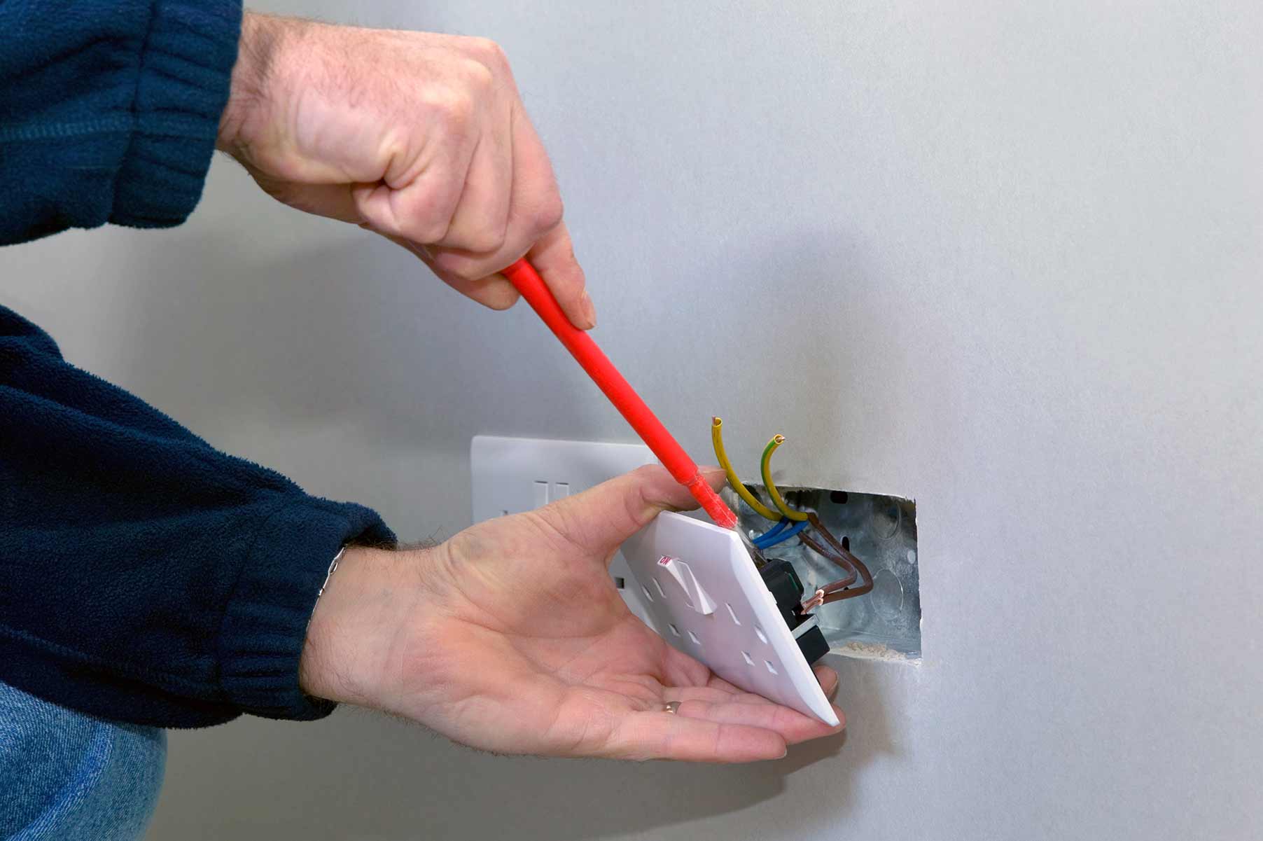 Our electricians can install plug sockets for domestic and commercial proeprties in Braunstone and the local area. 
